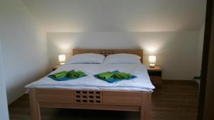 En eller flere senge i et værelse på Apartmán Art