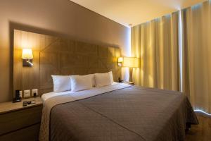 Un pat sau paturi într-o cameră la Hotel Glow Point - Mulza