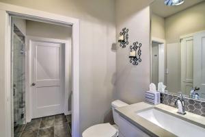 Ένα μπάνιο στο Uncorked Ranch Hill Country Home 1 Mi to Winery +19 φωτογραφίες