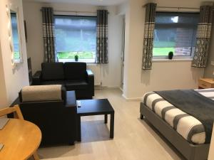 Gallery image of Spacious ground floor studio flat - easy access to Stansted Airport, London and Cambridge in Bishops Stortford