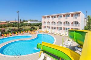 Bazén v ubytování Savvas-Deval Hotel nebo v jeho okolí + 12 fotografií