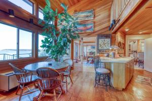 a dining room with a table and chairs at Seascape Lodge in Freeland
