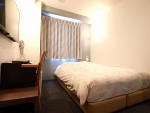 Postel nebo postele na pokoji v ubytování Toyama Town Hotel + 26 fotografií