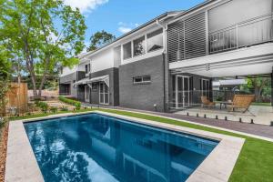 Πισίνα στο ή κοντά στο Hunter Treehouse