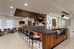 Lounge atau bar di Hyatt Place Tucson Central