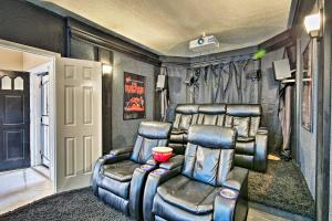 Istumisnurk majutusasutuses PoolandSpa, Theater Room and Views Palm Desert Home!
