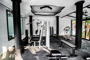 Palestra o centro fitness di E-outfitting Golden Country Hotel