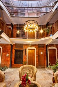 Uma área de estar em Newa Home