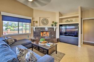 Istumisnurk majutusasutuses PoolandSpa, Theater Room and Views Palm Desert Home!