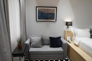 Postel nebo postele na pokoji v ubytování Radlett Residences Hotel - Tuguegarao