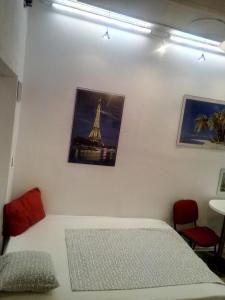 a bedroom with a bed and a picture of the eiffel tower at Apartment Youth Vita in Zagreb