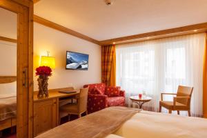 TV a/nebo společenská místnost v ubytování Hotel Holiday