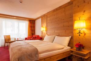 Кровать или кровати в номере Hotel Holiday