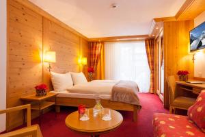 TV a/nebo společenská místnost v ubytování Hotel Holiday