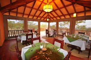 Restaurant o iba pang lugar na makakainan sa Elephant Rock Luxury Camp Tarangire