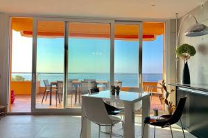 a kitchen and dining room with a view of the ocean at DUPLEX DE CARA EL MAR 210 m2 in Tamariu