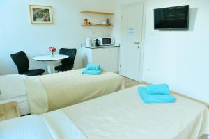 Posteľ alebo postele v izbe v ubytovaní En-suite Rose on Rokova Street - 5 min Walk to the Old Town of Split