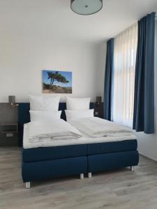 Postel nebo postele na pokoji v ubytování Hotel Hanseat Stralsund