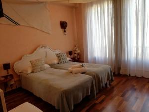 a bedroom with a white bed and white walls at Il Veliero Romantico in Venice