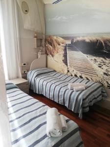 a bedroom with a bed and a painting on the wall at Il Veliero Romantico in Venice