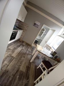 an overhead view of a kitchen with a table and chairs at Haus Strandburg Amrum in Wittdün