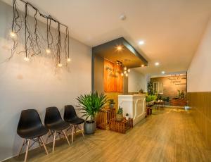 a lobby with black stools in a room at Cactusland Hotel & Apartment in Ho Chi Minh City +82 photos