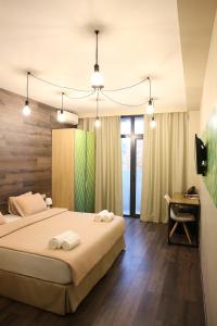 Postel nebo postele na pokoji v ubytování Wine Hotel Chisinau