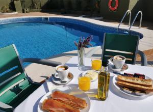 Možnosti snídaně pro hosty v ubytování Hotel Castellverd