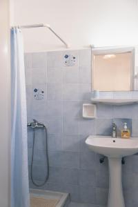 A bathroom at Three Seasons