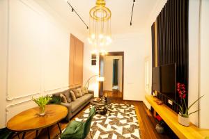 a living room with a couch and a table at Matei Corvin Apartment in Cluj-Napoca