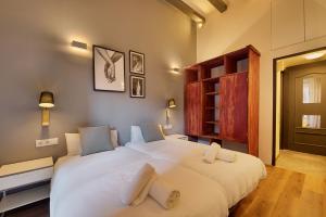 A bed or beds in a room at Aqua Apartment by Olala Homes