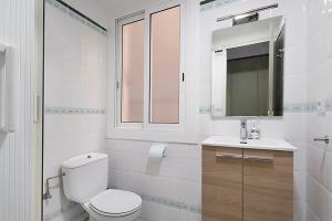A bathroom at Aqua Apartment by Olala Homes