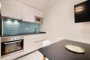 A kitchen or kitchenette at Aqua Apartment by Olala Homes