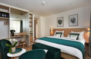 Cama ou camas em um quarto em Hotel Suisse