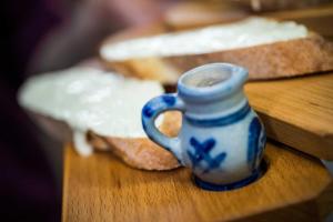 a table with a blue cup and two slices of bread at Landgasthof Brunnenwirt Zum Meenzer in Fischbachtal