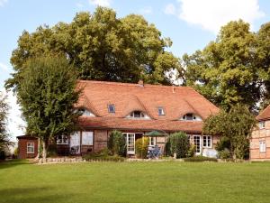 a large brick house with a large yard at Landhaus im Grünen in Nehringen