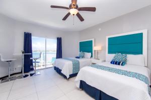 Luxe Beach Resort客房内的一张或多张床位