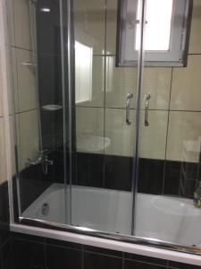 Apartment Sena tesisinde bir banyo