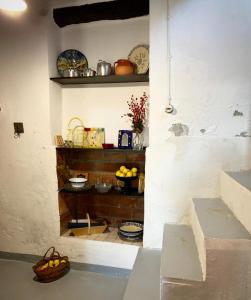 a kitchen with a basket of fruit on a shelf at Casilla Cantón in Canjáyar