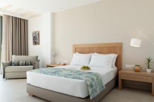 Postel nebo postele na pokoji v ubytování Cavo Delea Villas & Suites