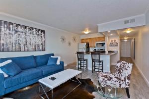 Una cocina o zona de cocina en 441-Waterfront, Amazing Views, WIFI, Pool and close to BUCS Stadium