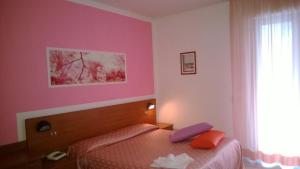 Postel nebo postele na pokoji v ubytování Hotel Villa Truentum