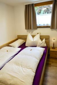 Ένα ή περισσότερα κρεβάτια σε δωμάτιο στο Ferienwohnung #4 mit Terrasse in zentraler dennoch ruhiger Lage - Stadtbus vor der Tür!