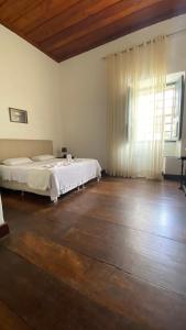 Giường trong phòng chung tại Pousada Convento do Carmo