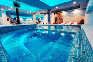 Bazén v ubytování Paradisul Transilvaniei Resort nebo v jeho okolí