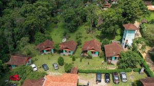 an aerial view of a house with cars parked in a yard at Pousada Brilho da Natureza in Visconde De Maua