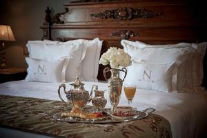 Cama ou camas em um quarto em Nino Hotel Boutique