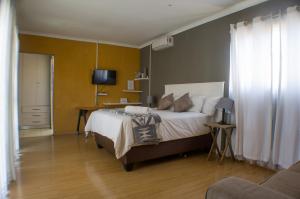 Ένα ή περισσότερα κρεβάτια σε δωμάτιο στο Seroloana Guest House