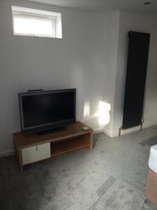 TV a/nebo společenská místnost v ubytování The Annexe