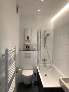 Koupelna v ubytování RÜ Business Apartments & Suites